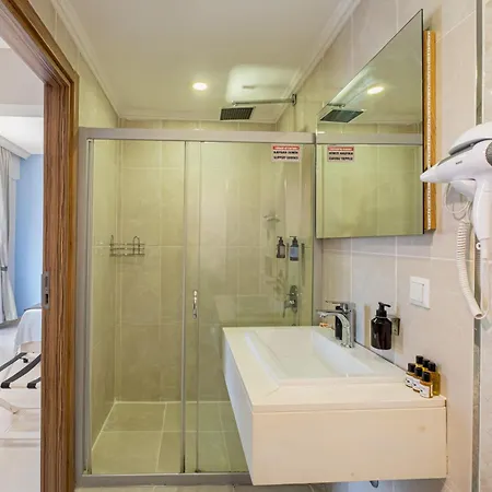 Himm Hotel *